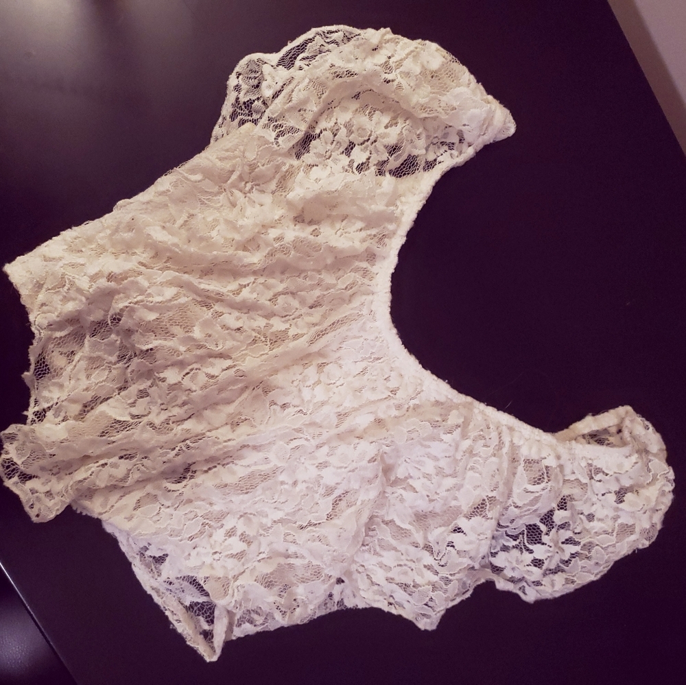 Lace crop top blouse